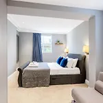 Sunlit 1-Br Flat Near Notting Hill