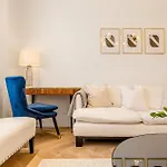 Sunlit 1-Br Flat Near Notting Hill